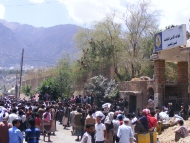 الالاف في تعز ينفذون اعتصام مفتوح احتجاجا على التعزيزات العسكرية للمحافظة